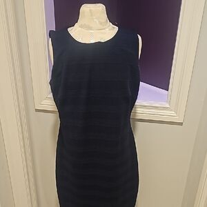 Chic Navy Sleeveless Midi Dress-BR